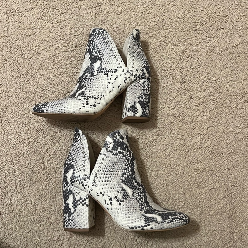 Steve Madden, size 8 boot.